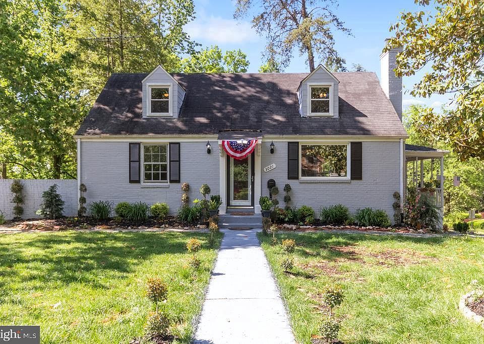 1st image of 3021 Woodlawn Ave