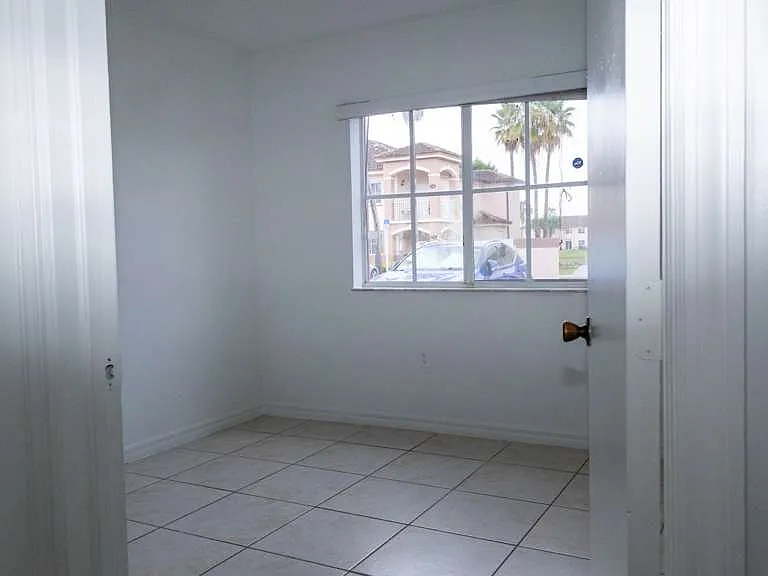 1270 SE 27th St #106 — Photo 7
