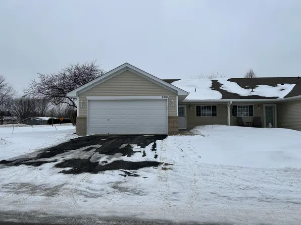800 Greensview Ct NW, Hutchinson, MN 55350