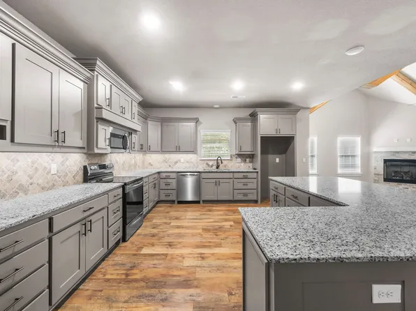 1 Halvergate Ln, Bella Vista, AR 72715
