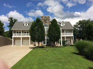 121 Goad Dr, Clendenin, WV 25045