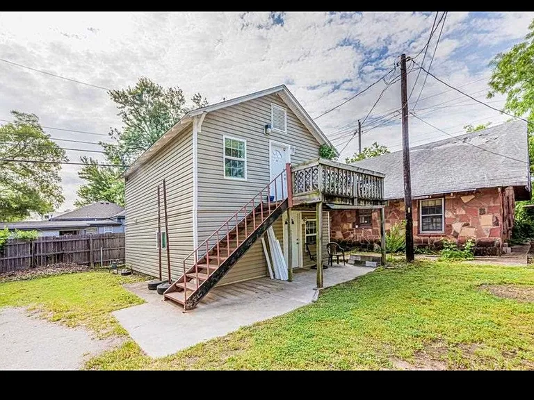 523 S Pine St — Photo 1
