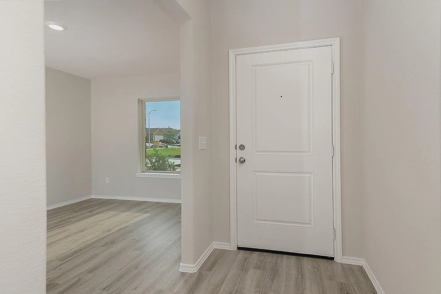 3 bed, 2.0 bath, 2007 sqft, $2,400 — Photo 4