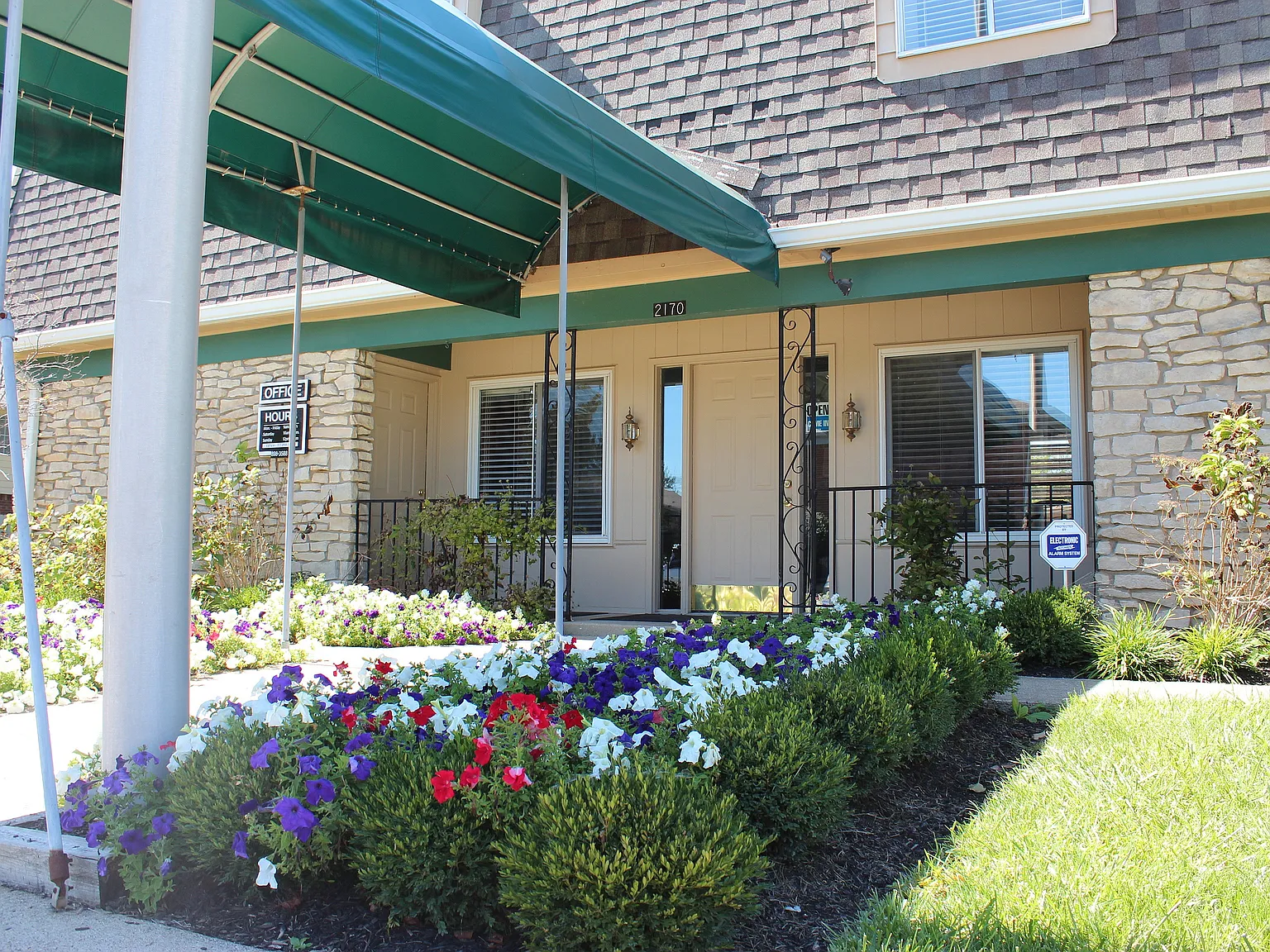 Braeburn Village — Photo 2