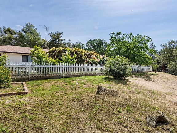 3rd image of 42744 Yosemite Springs Way