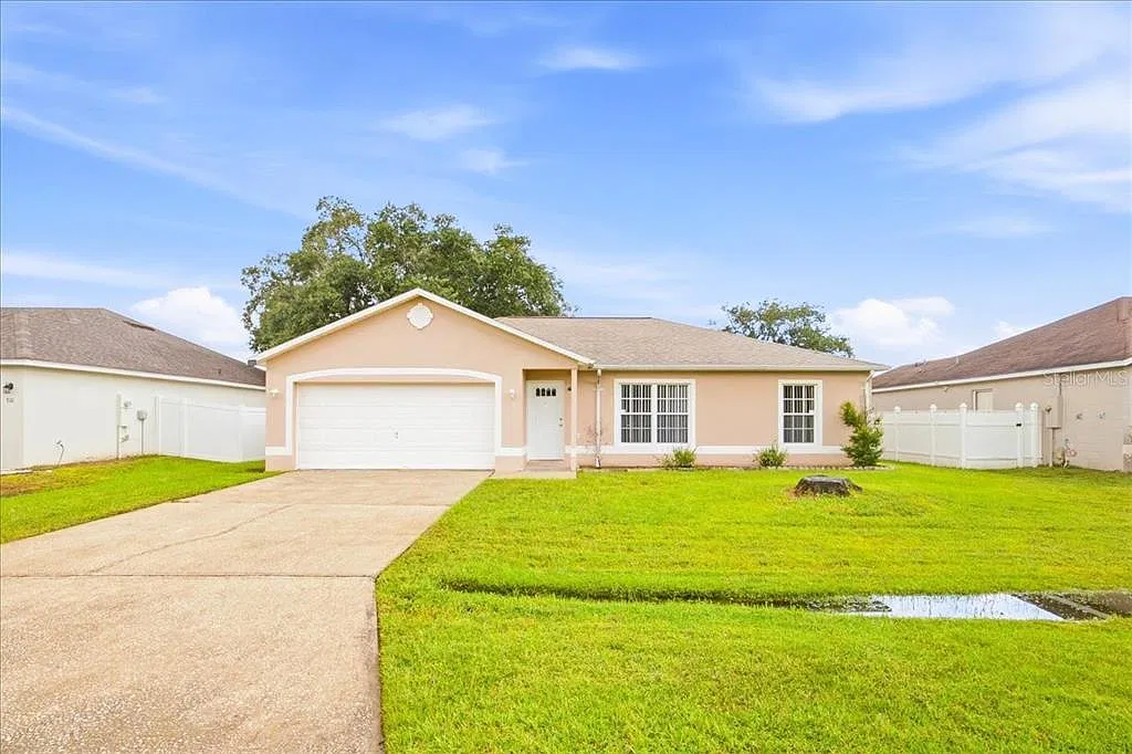 3 bed, 2.0 bath, 1208 sqft, $1,775 — Photo 1