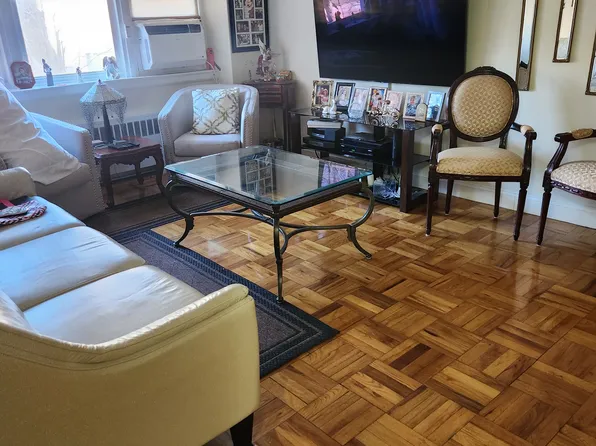 80 Knolls Crescent image 3 of 8