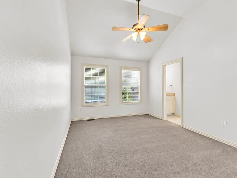 536 Tennyson Ln — Photo 17