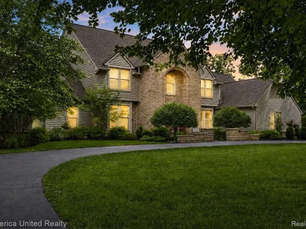 12825 Larkins Rd, Brighton, MI 48114