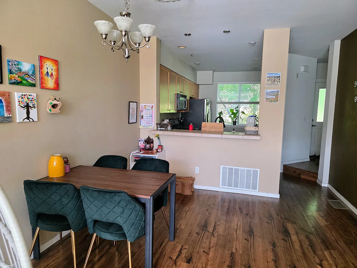 Dining room (alternate arrangement) - 10903 124th Ave NE