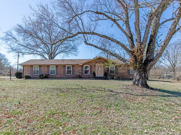 158 Indian Lake Rd, Hendersonville, TN 37075