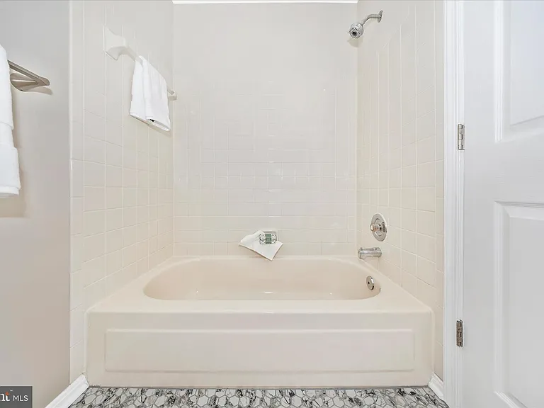 2112 Whitehall Rd #1C — Photo 34