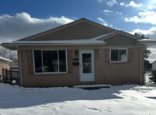 29021 Cambridge St, Garden City, MI 48135
