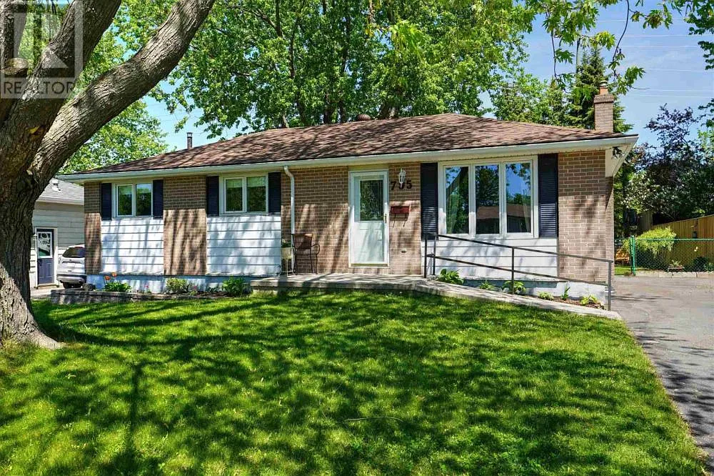 795 Aylmer Crescent Kingston — Photo 1