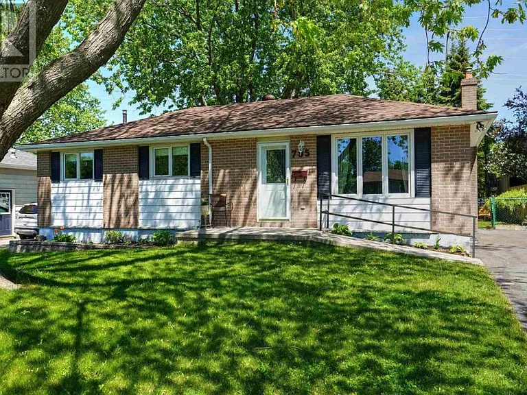 795 Aylmer Cres #1 — Photo 1