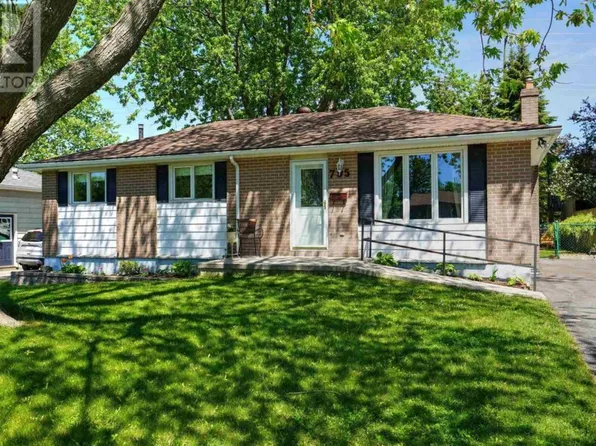 795 Aylmer Cres #1, Kingston, ON K7M 6E5