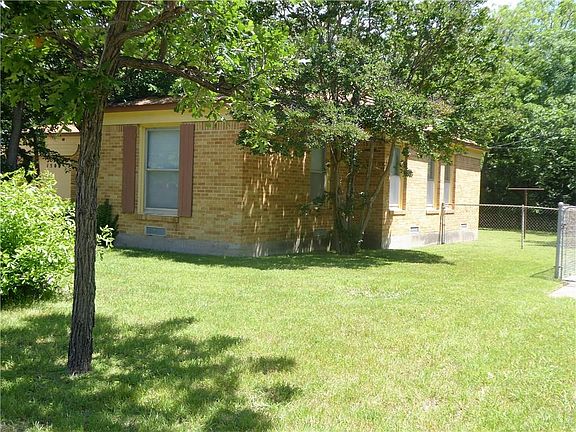 3rd image of 1508 Mayflower Dr