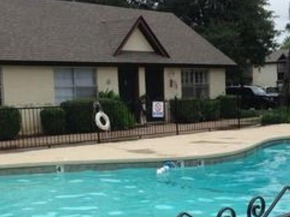 2nd image of 1813 E Lindsey St APT 4