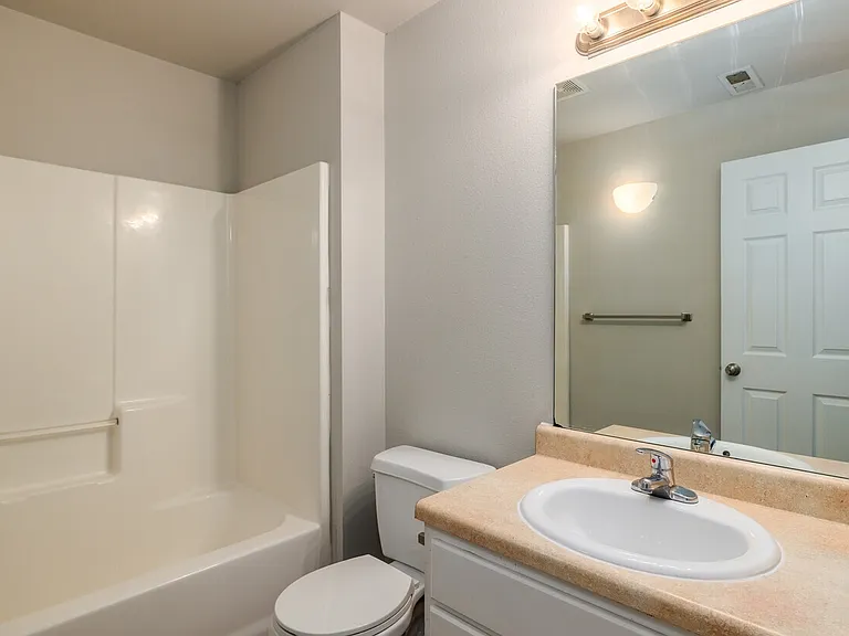 Sandstone Heights Apartments — Photo 21