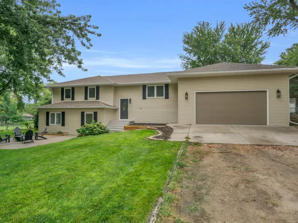 106 Cedar St, Kearney, NE 68845