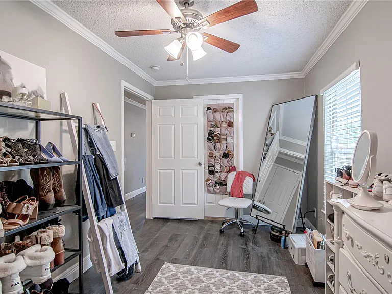 160 Varsity Dr — Photo 17