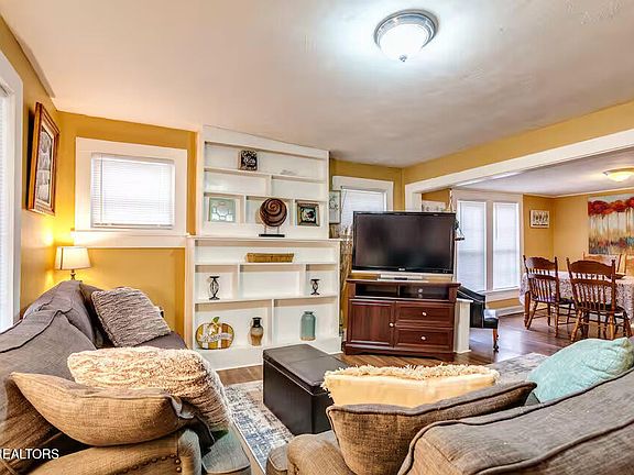 3rd image of 4421 Ellen St