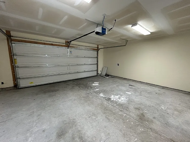 250 Bender St — Photo 9