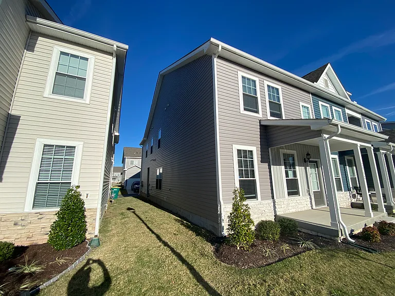 1512 Auckland Ct — Photo 3