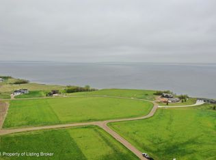 5883 Sandstone Point Rd, Beulah, ND 58523