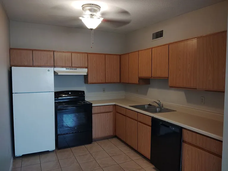 Mammoth Apartments — Photo 2