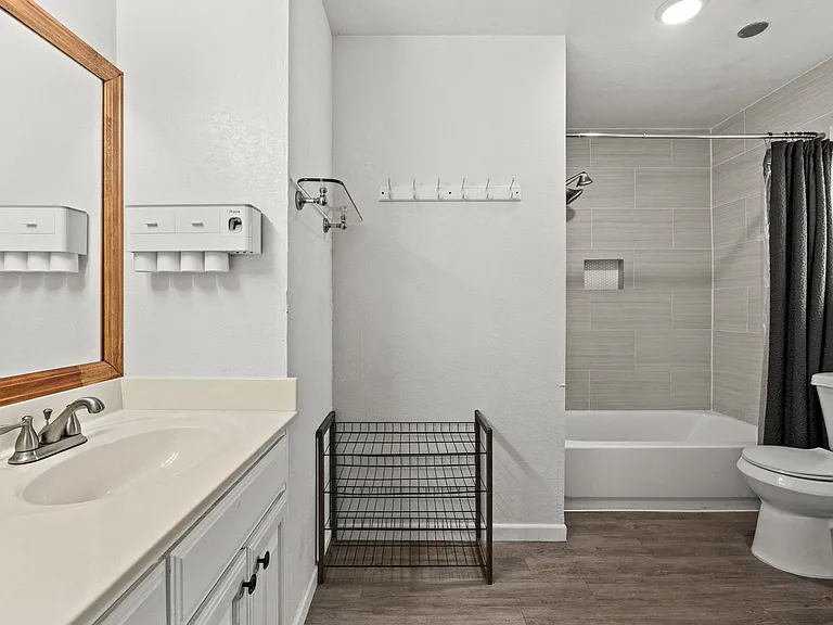 2210 Barry Dr — Photo 15