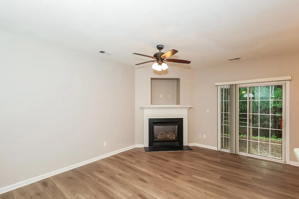 3 bed, 2.5 bath, 1534 sqft, $1,990 — Photo 4