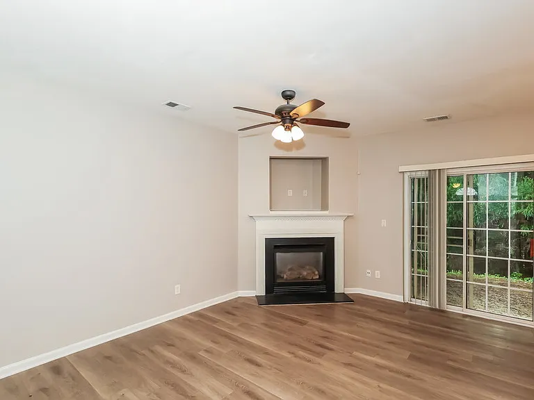 713 Celeste Ln SW — Photo 4