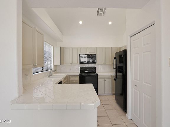 2nd image of 1001 N PASADENA -- #82