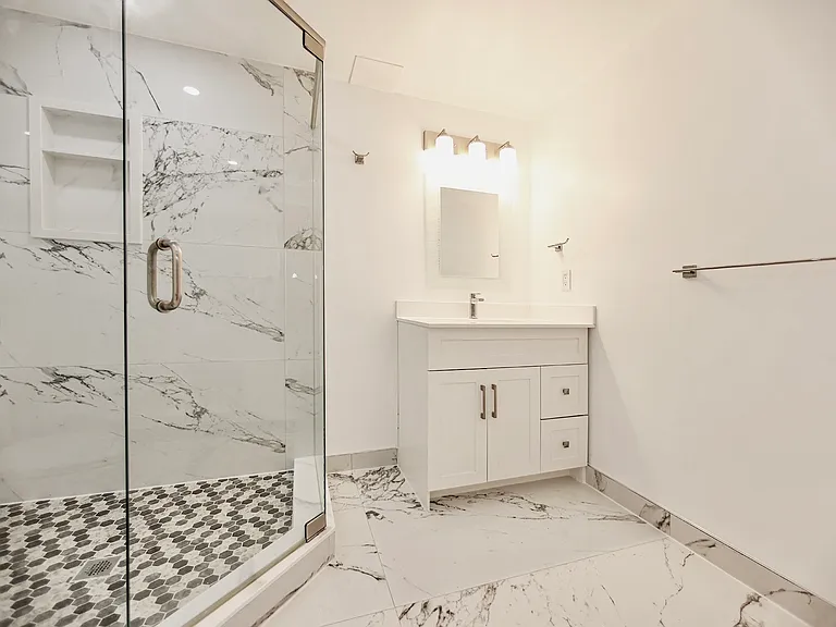 89 Yonge Blvd — Photo 19