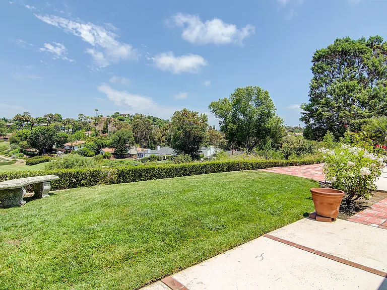 24261 Cascades Dr — Photo 36