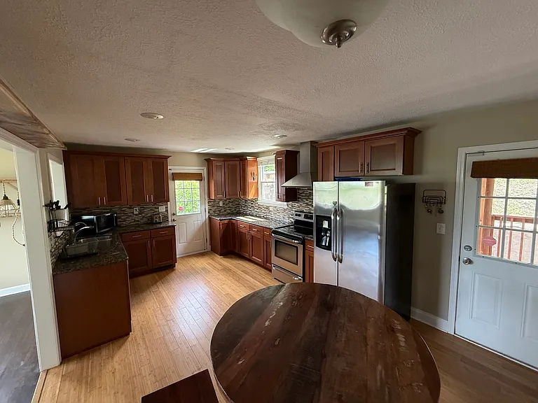 204 Sentinel Dr — Photo 6