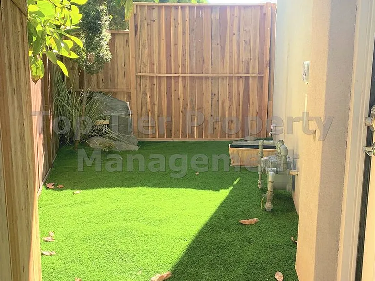 5573 Coyote Ct #B — Photo 12