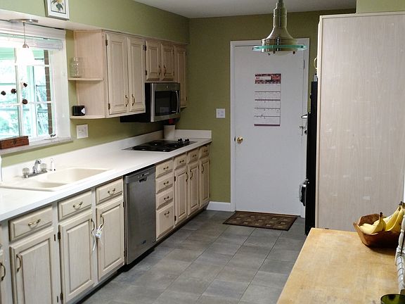 4th image of 1099 Doolittle Ln