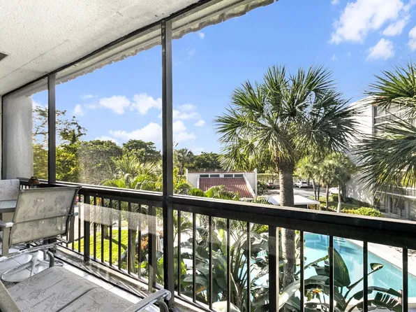 2550 Presidential Way #301, West Palm Beach, FL 33401