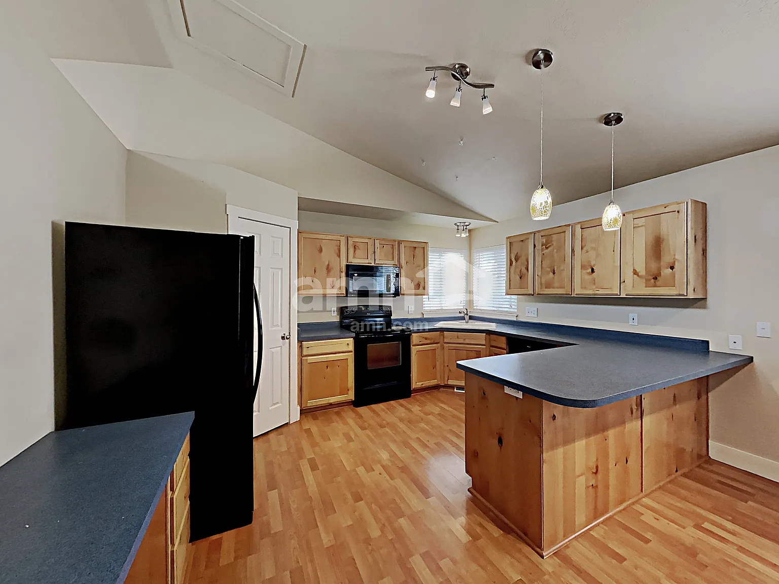 4 bed, 3.0 bath, 2234 sqft, $3,000 — Photo 3