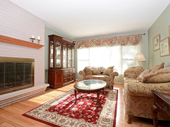 4th image of 1735 E Rosehill Dr