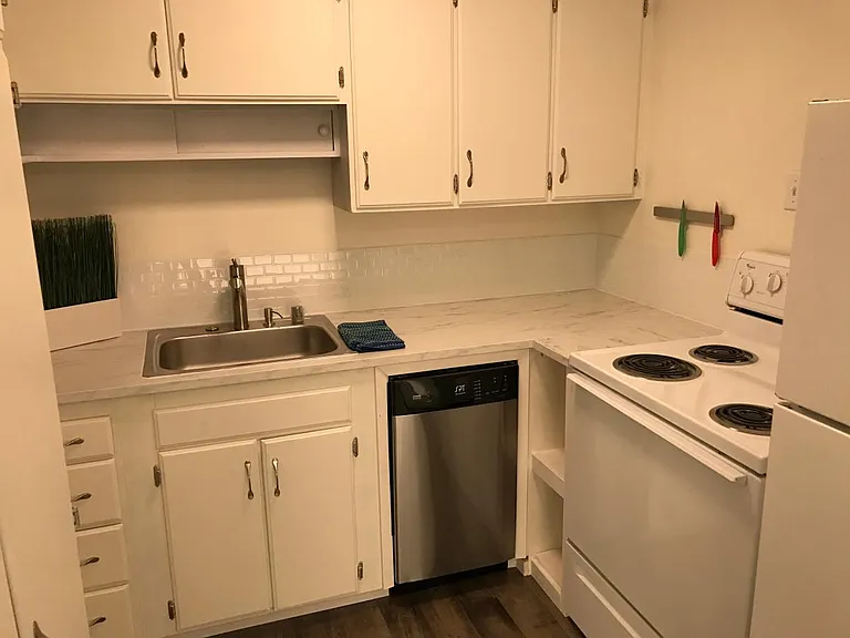 1213 5th Pl — Photo 3