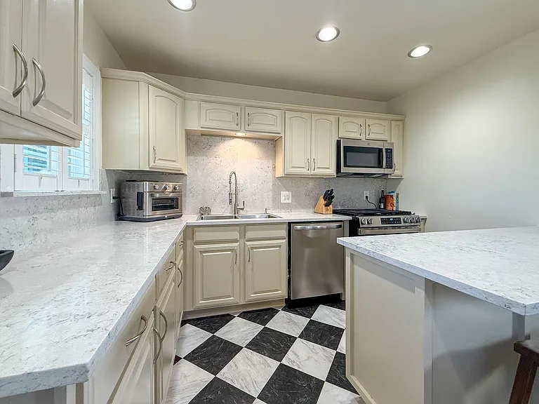 3121 NW 22nd St — Photo 18