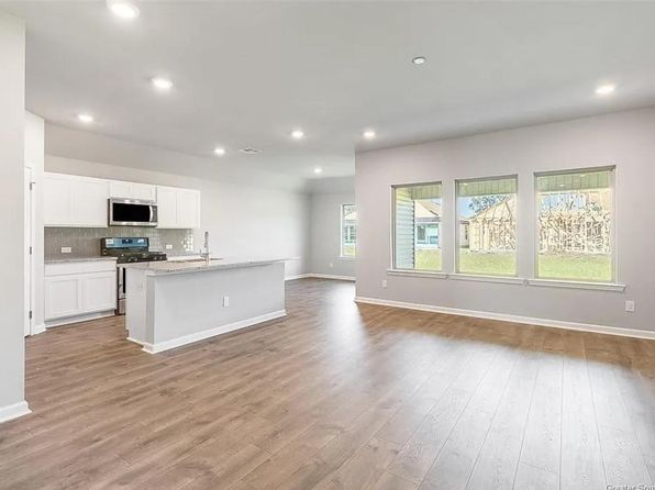 284 Paisley Pkwy