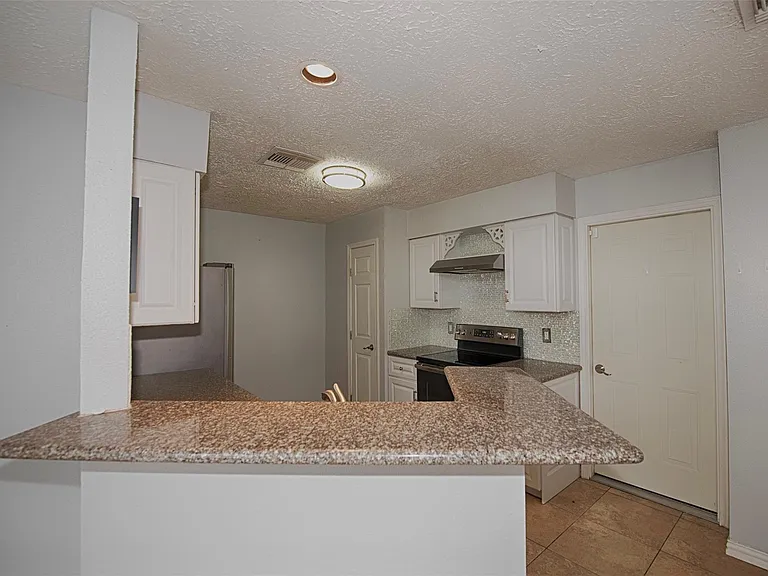 2914 Tarpon Dr — Photo 17