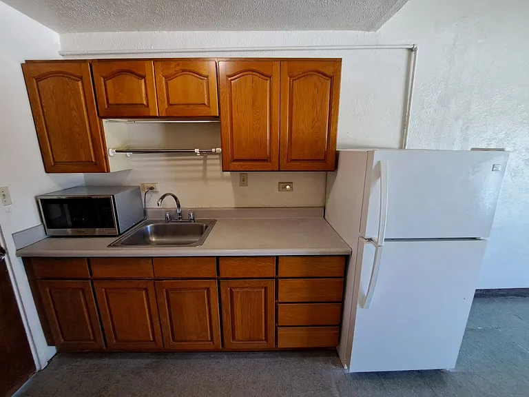 1303 Kalanianaole St #7 — Photo 4