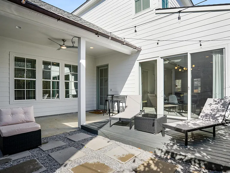 1656 Belmont Ave — Photo 15