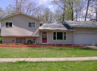 867 W Shore Blvd, Sheffield Lake, OH 44054