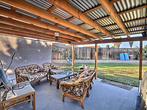 Large & Private Yard!